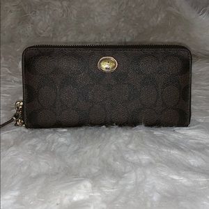 Coach Women Signature Accordion wallet